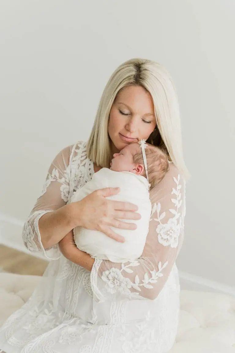 Chicago Family Newborn Photographer - Kelsey Balcer_A_06222023_3589.jpg