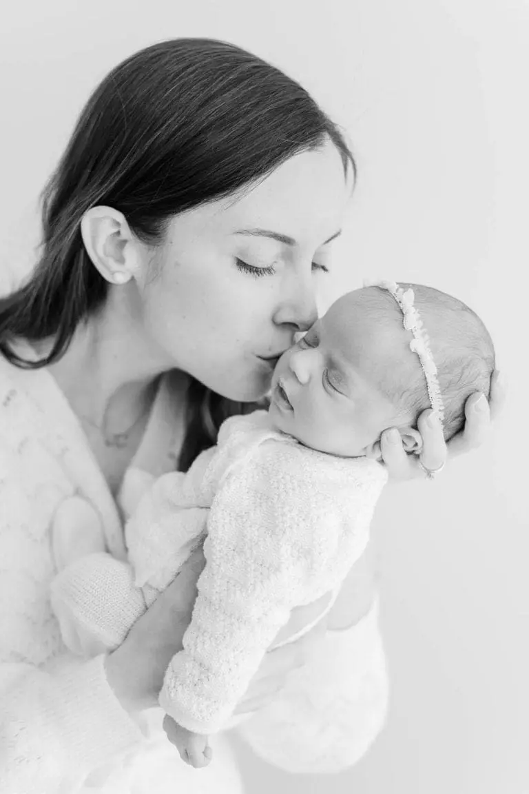 Chicago Family Newborn Photographer - Vanessa Friedrich_A_11162023_4734-2.jpg