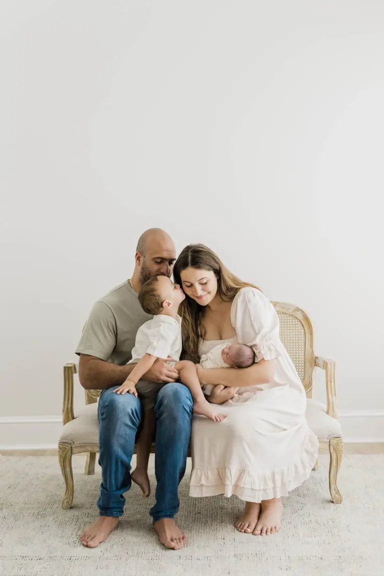 Chicago Family Newborn Photographer - Gabriela Seaton_A_06012022_9507-2.jpg