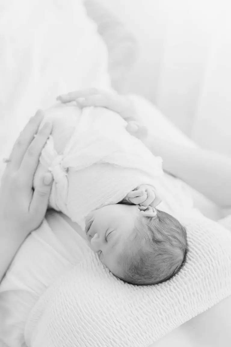 Chicago Family Newborn Photographer - Gabriela Seaton_A_06012022_9706-3.jpg