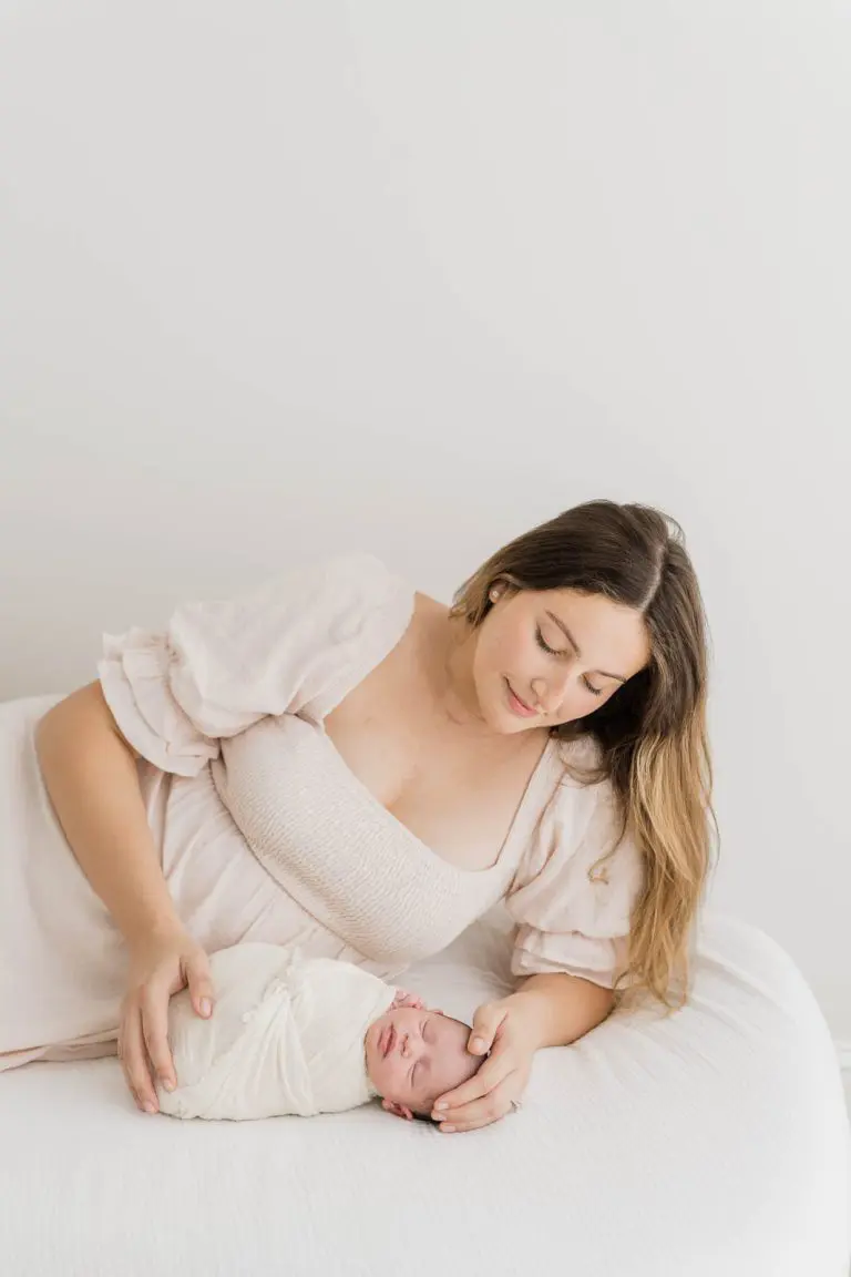 Chicago Family Newborn Photographer - Gabriela Seaton_A_06012022_9791-2.jpg