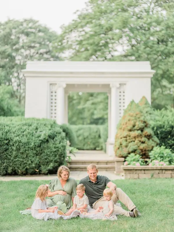 HURLEY GARDENS - Chicago Family Newborn Photographer - 20240209 - 006.jpg